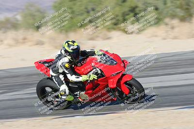 media/Dec-01-2025-Moto Forza (Mon) [[2daa91e15f]]/3-Beginner Group/Session 4 Turn 9/